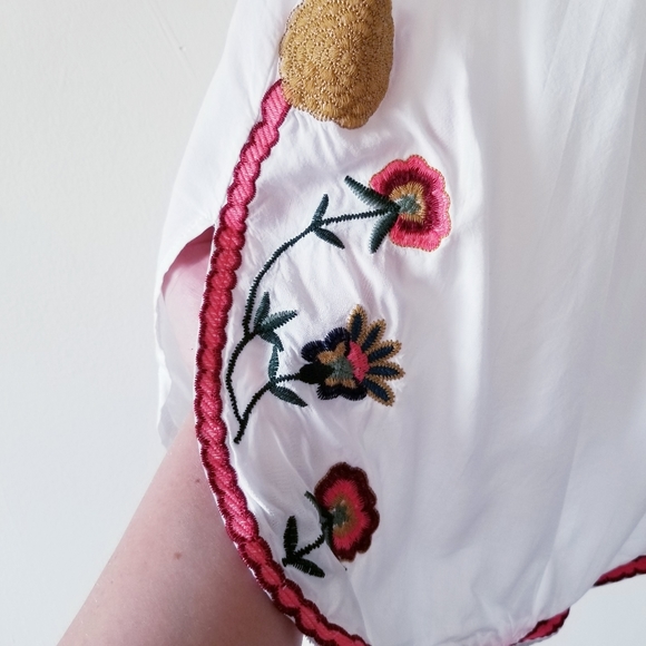White Embroidered Off Shoulder Blouse - Picture 4 of 6